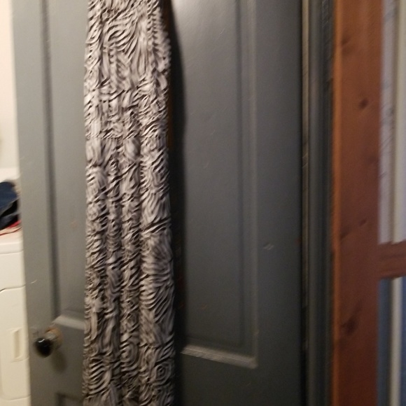 Black and white Banana Republic maxi dress - Picture 3 of 3